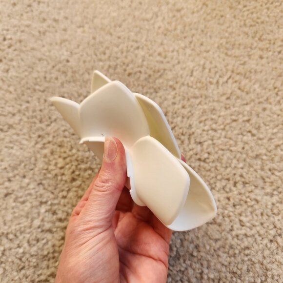 NEW 2 silicone soap dishes lotus flower pink & blue - Picture 6 of 7